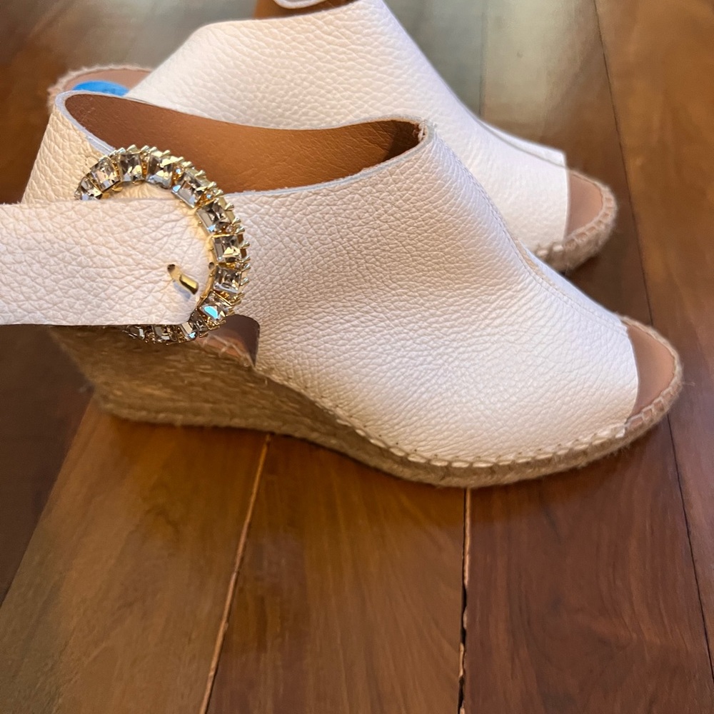 White shoes wore once like new comfortable